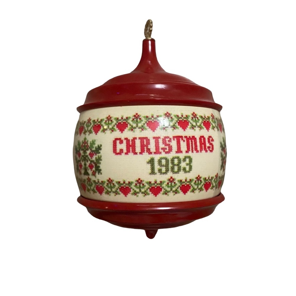 1983 Hallmark Keepsake “Christmas‎ Images" Ornament #QX3109
